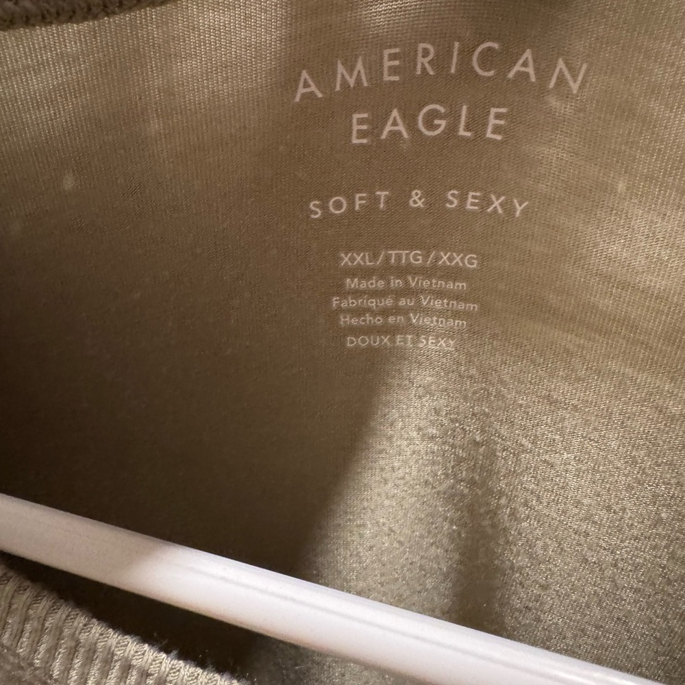 American Eagle Soft & Sexy Light Green Long Sleeve Top with Pocket - Picture 2 of 3
